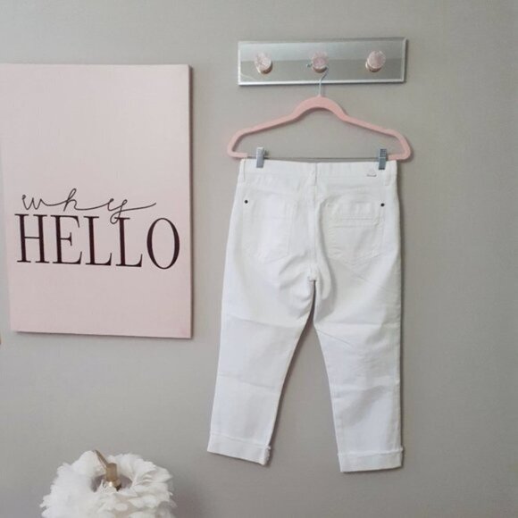 EUC Zara white denim relaxed fit, mid-rise distressed ripped jeans, 2 - Picture 4 of 7